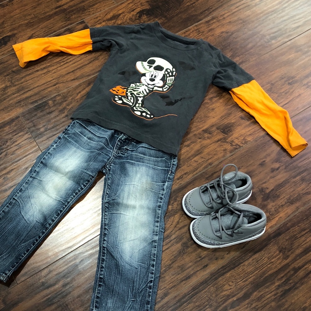 Mickey Mouse in a Halloween costume, glows in dark